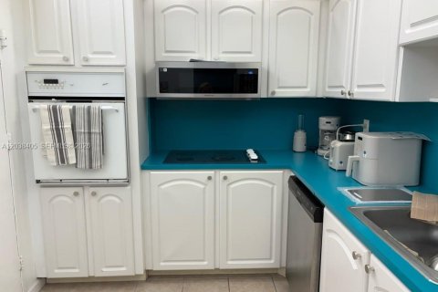 Condo in Hollywood, Florida, 1 bedroom  № 2240412 - photo 13