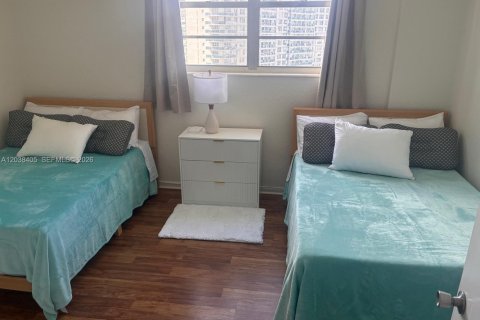 Condo in Hollywood, Florida, 1 bedroom № 2240412