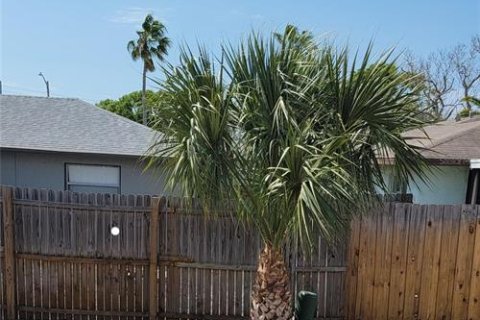 House in Port Richey, Florida 2 bedrooms, 82.13 sq.m. № 2155715 - photo 5