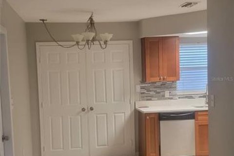 House in Port Richey, Florida 2 bedrooms, 82.13 sq.m. № 2155715 - photo 4