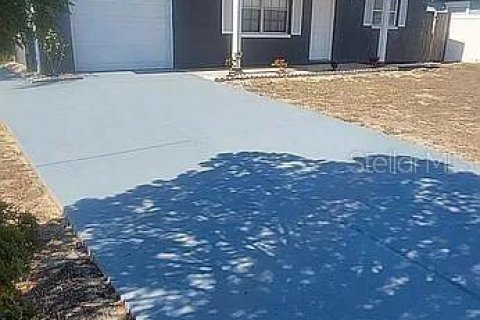 House in Port Richey, Florida 2 bedrooms, 82.13 sq.m. № 2155715