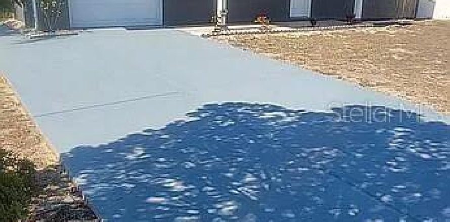 House in Port Richey, Florida 2 bedrooms, 82.13 sq.m. № 2155715