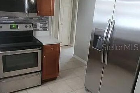 House in Port Richey, Florida 2 bedrooms, 82.13 sq.m. № 2155715 - photo 2