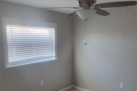 House in Port Richey, Florida 2 bedrooms, 82.13 sq.m. № 2155715 - photo 9