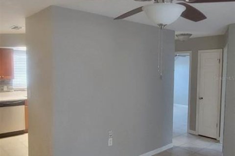 House in Port Richey, Florida 2 bedrooms, 82.13 sq.m. № 2155715 - photo 7