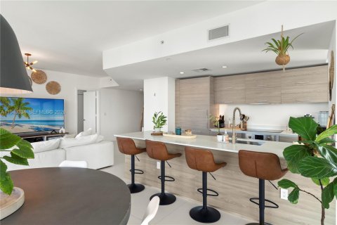 Condominio en venta en Miami, Florida, 2 dormitorios, 118.82 m2 № 2000651 - foto 11