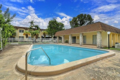 Condominio en venta en Miami, Florida, 2 dormitorios, 78.04 m2 № 1859905 - foto 28