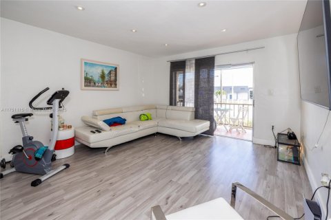 Condominio en venta en Miami, Florida, 2 dormitorios, 78.04 m2 № 1859905 - foto 7