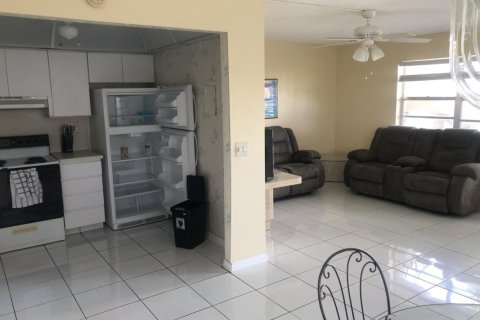 Condo in Delray Beach, Florida, 1 bedroom  № 837526 - photo 1