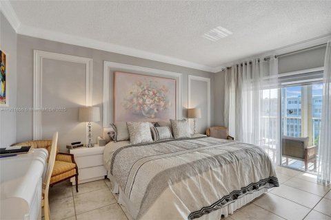 Condo in Hallandale Beach, Florida, 1 bedroom  № 2035181 - photo 19