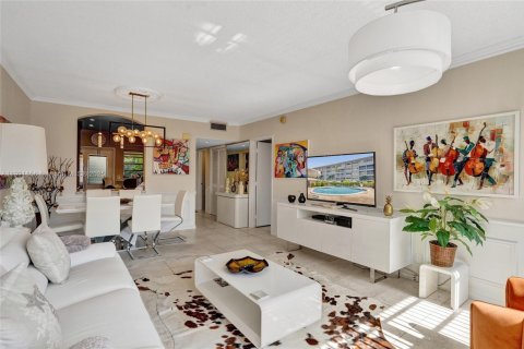 Condo in Hallandale Beach, Florida, 1 bedroom  № 2035181 - photo 9