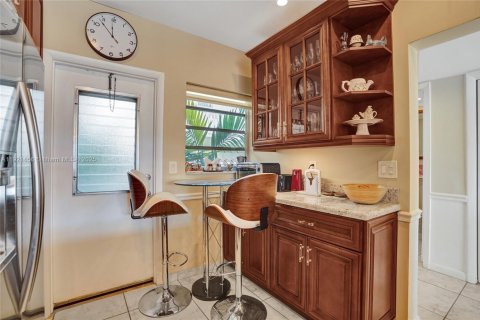 Condo in Hallandale Beach, Florida, 1 bedroom  № 2035181 - photo 15