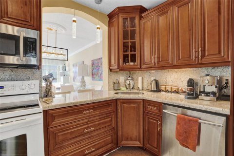 Condo in Hallandale Beach, Florida, 1 bedroom  № 2035181 - photo 13