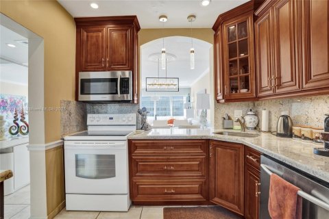 Condo in Hallandale Beach, Florida, 1 bedroom  № 2035181 - photo 16