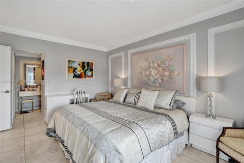 Condo in Hallandale Beach, Florida, 1 bedroom  № 2035181 - photo 20