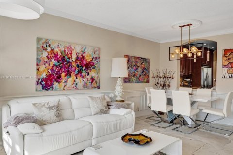 Condo in Hallandale Beach, Florida, 1 bedroom  № 2035181 - photo 5