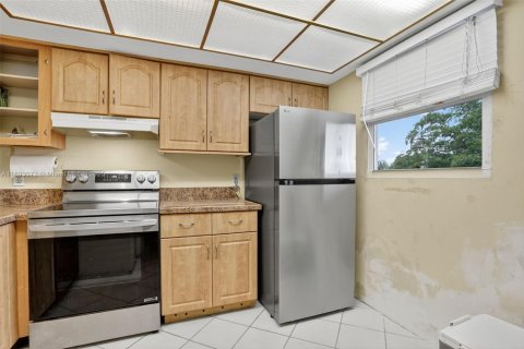 Condo in Oakland Park, Florida, 2 bedrooms  № 1945342 - photo 4