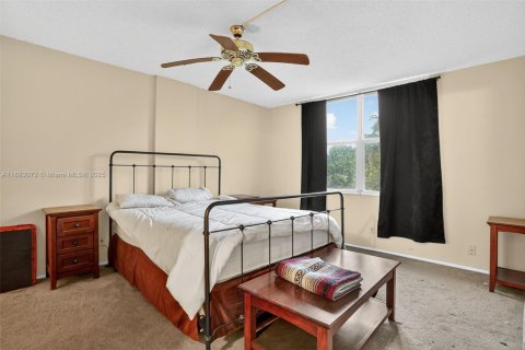 Condo in Oakland Park, Florida, 2 bedrooms  № 1945342 - photo 17