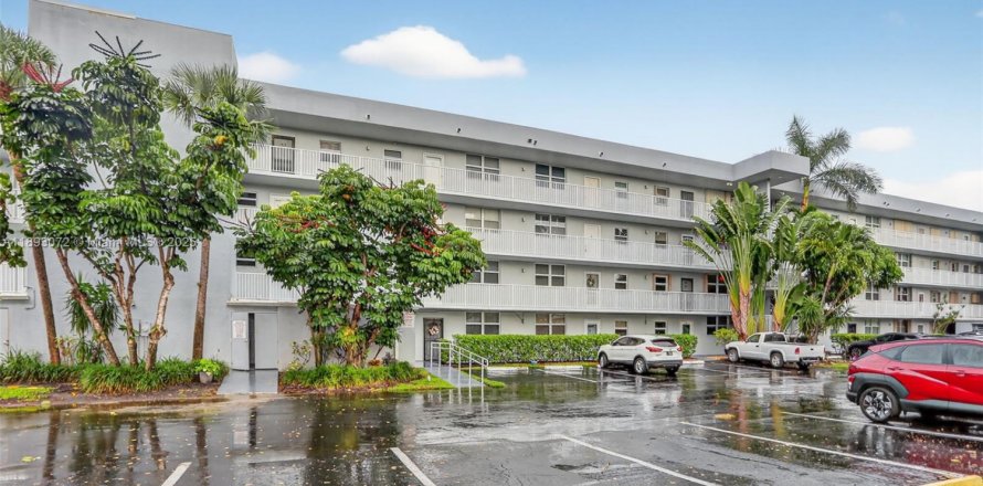 Condo in Oakland Park, Florida, 2 bedrooms № 1945342