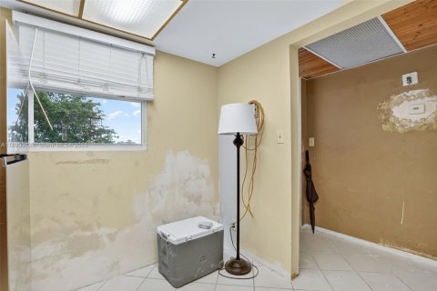 Condo in Oakland Park, Florida, 2 bedrooms  № 1945342 - photo 7