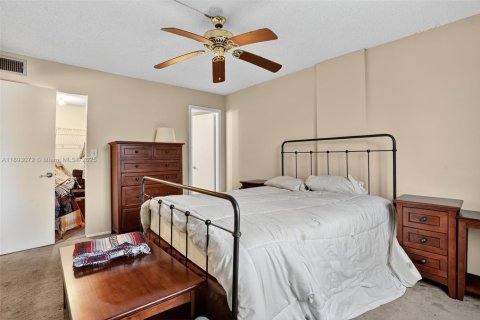 Condo in Oakland Park, Florida, 2 bedrooms  № 1945342 - photo 18