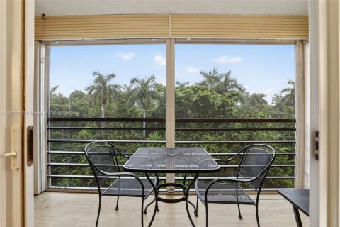 Condo in Oakland Park, Florida, 2 bedrooms  № 1945342 - photo 13