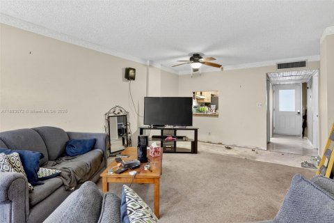 Condo in Oakland Park, Florida, 2 bedrooms  № 1945342 - photo 12