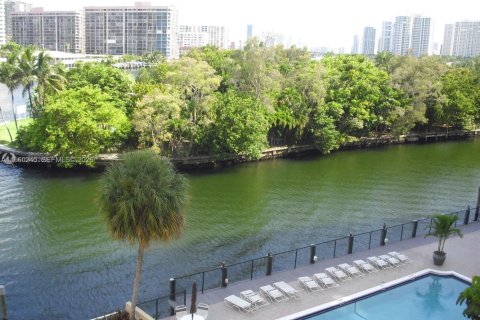 Condominio en venta en Hallandale Beach, Florida, 3 dormitorios, 128.11 m2 № 2020149 - foto 2