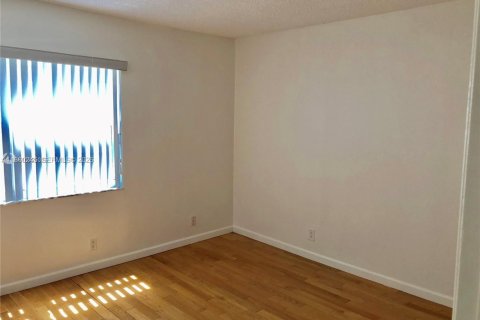 Condominio en venta en Hallandale Beach, Florida, 3 dormitorios, 128.11 m2 № 2020149 - foto 13