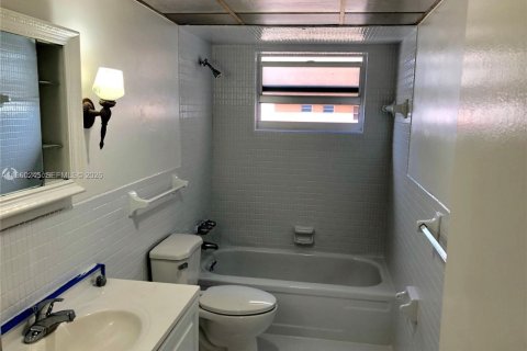 Condominio en venta en Hallandale Beach, Florida, 3 dormitorios, 128.11 m2 № 2020149 - foto 23