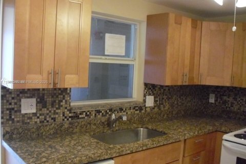 Condominio en venta en Hallandale Beach, Florida, 3 dormitorios, 128.11 m2 № 2020149 - foto 10