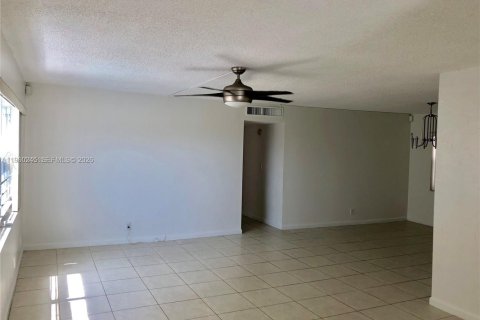 Condominio en venta en Hallandale Beach, Florida, 3 dormitorios, 128.11 m2 № 2020149 - foto 8