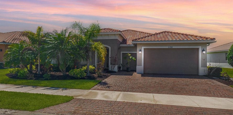 Casa en Port St. Lucie, Florida 3 dormitorios, 227.24 m2 № 2078282