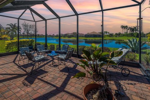 Casa en venta en Port St. Lucie, Florida, 3 dormitorios, 227.24 m2 № 2078282 - foto 2