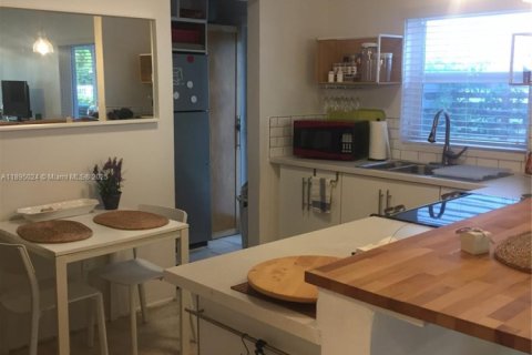 Casa en alquiler en Miami, Florida, 2 dormitorios, 157 m2 № 1949980 - foto 5