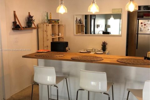 Casa en alquiler en Miami, Florida, 2 dormitorios, 157 m2 № 1949980 - foto 4