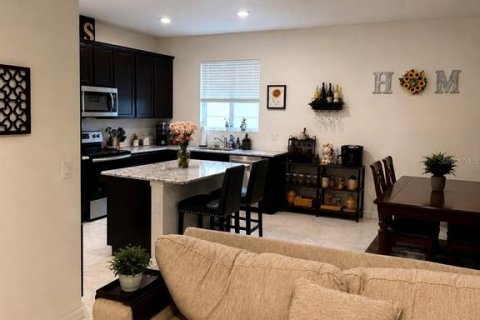 Villa ou maison à louer à Palmetto, Floride: 3 chambres, 176.98 m2 № 2102332 - photo 4