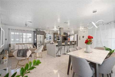 House in Kissimmee, Florida 3 bedrooms, 153.1 sq.m. № 1877242 - photo 6