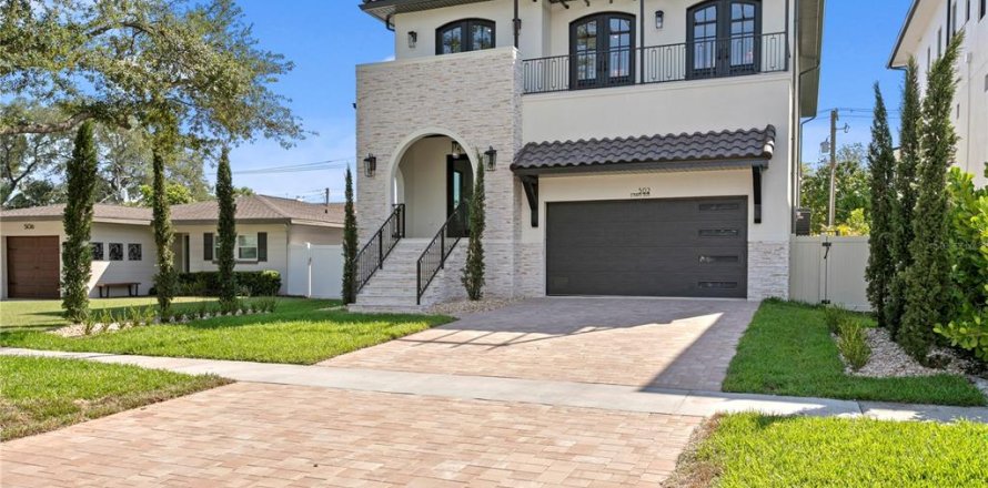 House in Tampa, Florida 4 bedrooms, 374.4 sq.m. № 2199899
