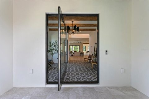 House in Tampa, Florida 4 bedrooms, 374.4 sq.m. № 2199899 - photo 7