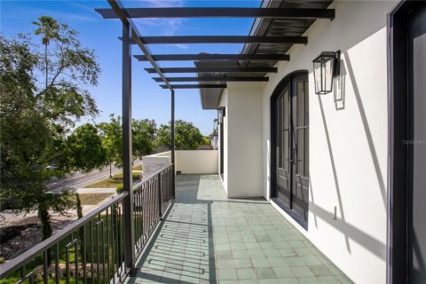 House in Tampa, Florida 4 bedrooms, 374.4 sq.m. № 2199899 - photo 29