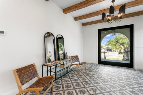 House in Tampa, Florida 4 bedrooms, 374.4 sq.m. № 2199899 - photo 8