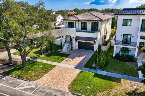 House in Tampa, Florida 4 bedrooms, 374.4 sq.m. № 2199899 - photo 2