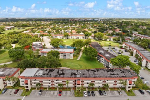 Condo in Pembroke Pines, Florida, 2 bedrooms  № 2088742