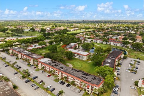 Condo in Pembroke Pines, Florida, 2 bedrooms № 2088742 - photo 29