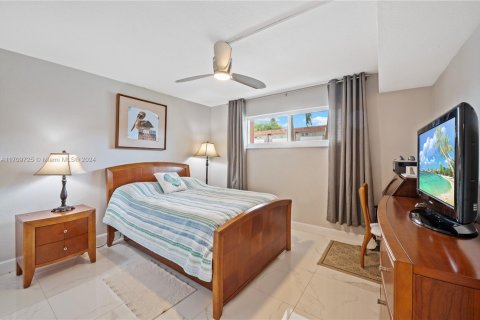 Condo in Pembroke Pines, Florida, 2 bedrooms № 2088742 - photo 20