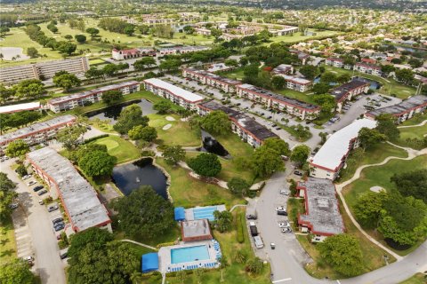 Condo in Pembroke Pines, Florida, 2 bedrooms № 2088742 - photo 28