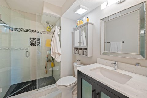 Condo in Pembroke Pines, Florida, 2 bedrooms № 2088742 - photo 18