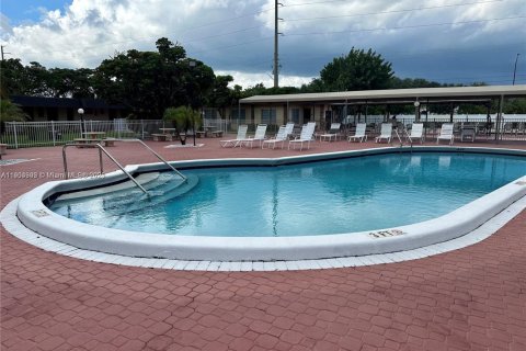 Condominio en alquiler en Lauderdale Lakes, Florida, 2 dormitorios, 94.85 m2 № 1956494 - foto 26