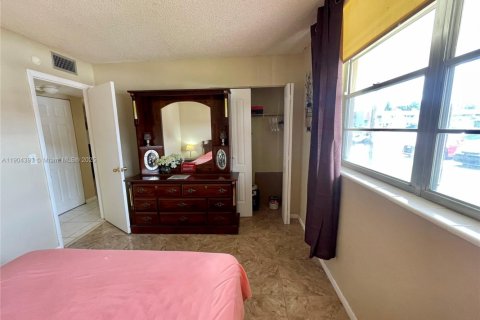 Condominio en alquiler en Lauderdale Lakes, Florida, 2 dormitorios, 94.85 m2 № 1956494 - foto 10